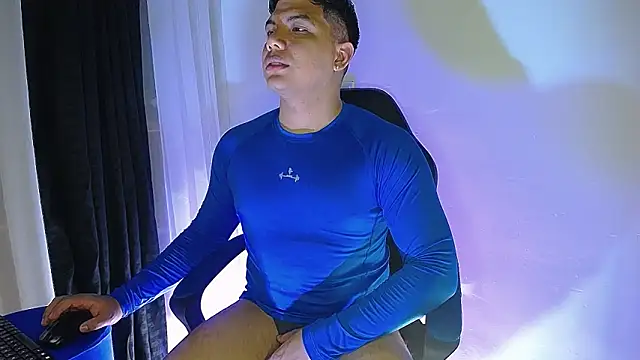 Snapshot of Uriel_Ray_ chatting on March 13, 11:22 pm Uriel Ray online show from March 13, 11:22 pm