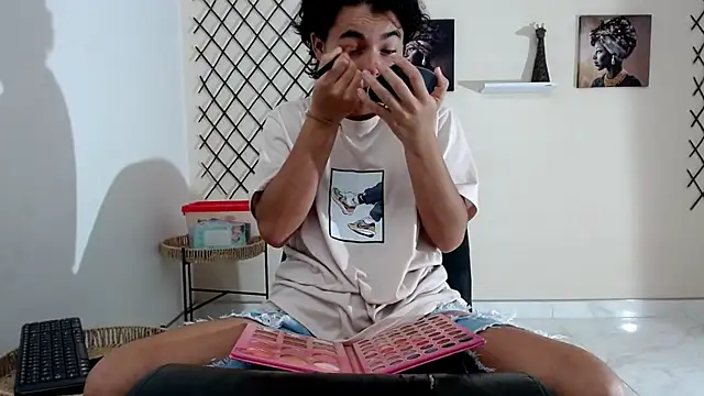 skinnysexy18 online show from May 3, 2:06 am