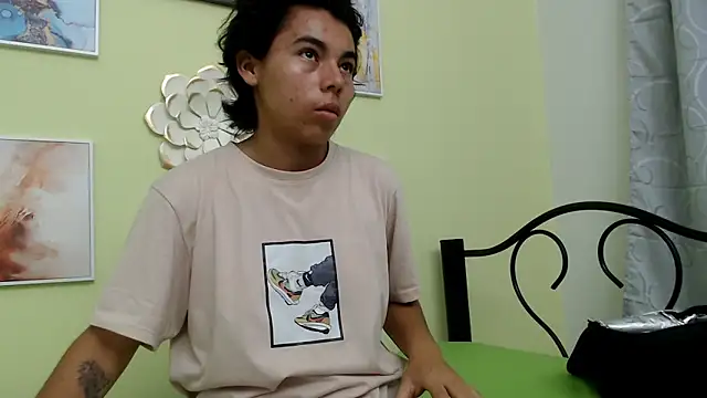 skinnysexy18 online show from May 3, 7:42 pm
