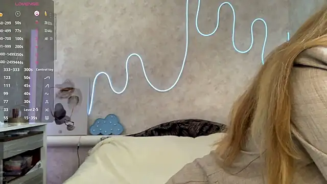 Snapshot of VictoriaDeese chatting on June 5, 3:13 am VictoriaDeese online show from June 5, 3:13 am