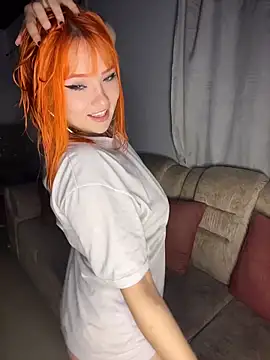 Snapshot of alysson_As chatting on June 2, 12:23 am alysson As online show from June 2, 12:23 am