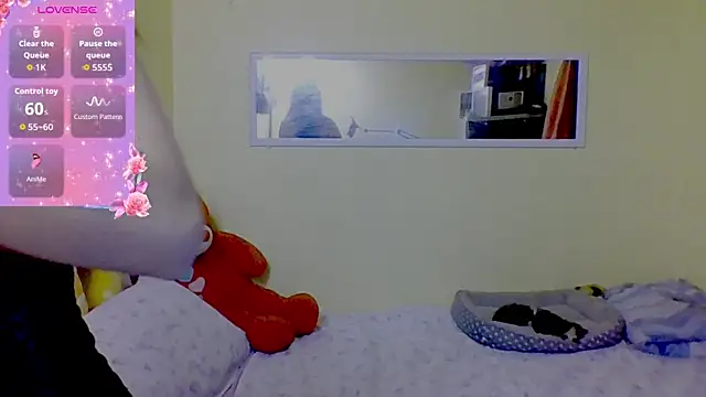 Snapshot of Luna_Moonfang chatting on May 31, 2:13 pm Luna Moonfang online show from May 31, 2:13 pm