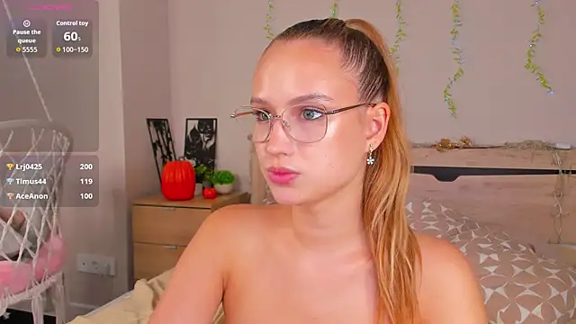 Snapshot of Miaa_Hill chatting on July 28, 4:39 pm Miaa Hill online show from July 28, 4:39 pm