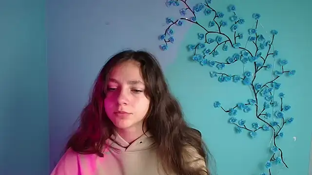 KissMeJulia online show from May 20, 5:35 am