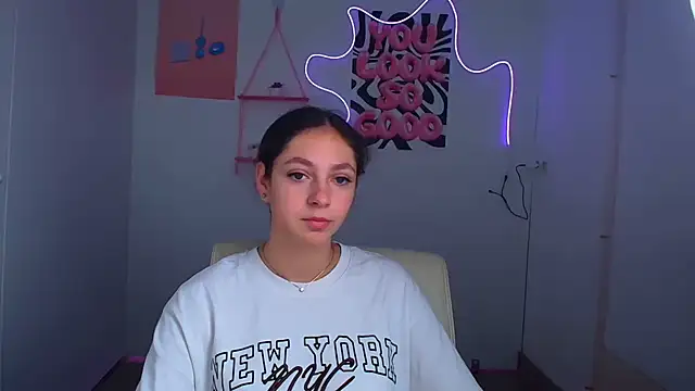 KissMeJulia online show from July 1, 5:42 am