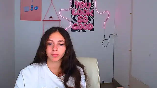 KissMeJulia online show from August 4, 5:32 am