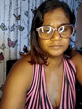 Snapshot of indianstrawberrylips4u chatting on June 21, 6:16 am indianstrawberrylips4u online show from June 21, 6:16 am
