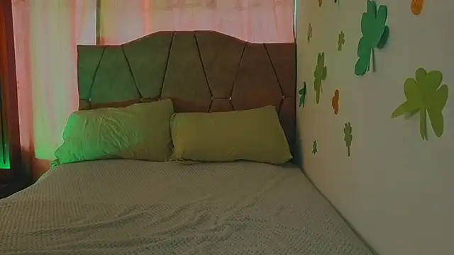 Keyla roberts777  online show from March 18, 12:30 pm