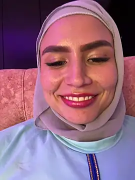 Snapshot of Darsha_Khemu chatting on April 21, 1:42 am Darsha Khemu online show from April 21, 1:42 am