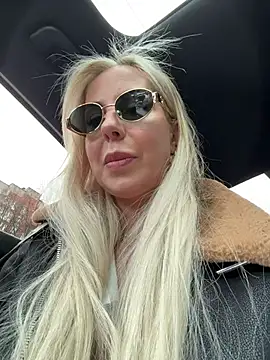 LisaMurr online show from April 29, 10:52 am
