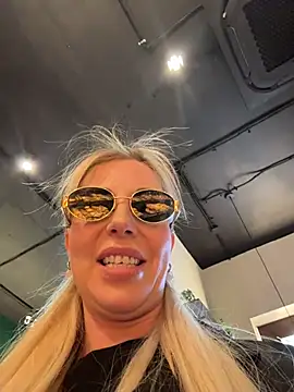 LisaMurr online show from May 2, 3:17 pm