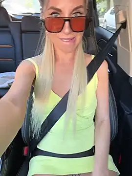 Snapshot of LisaMurr chatting on June 3, 2:33 pm LisaMurr online show from June 3, 2:33 pm