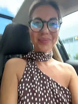 Snapshot of LisaMurr chatting on July 29, 2:59 pm LisaMurr online show from July 29, 2:59 pm