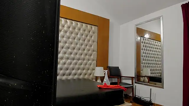 Snapshot of IsabellaaLux_ chatting on May 14, 8:26 pm IsabellaaLux online show from May 14, 8:26 pm