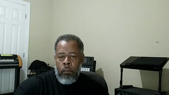 Snapshot of Cleozevo1961 chatting on May 6, 3:06 pm Cleozevo1961 online show from May 6, 3:06 pm
