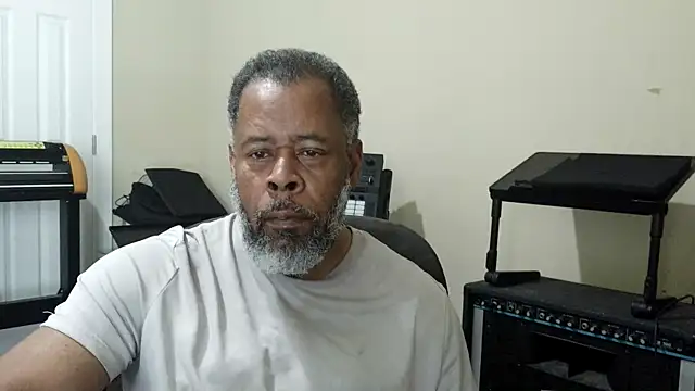 Snapshot of Cleozevo1961 chatting on May 7, 5:40 pm Cleozevo1961 online show from May 7, 5:40 pm