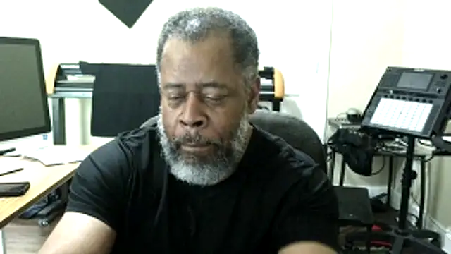 Snapshot of Cleozevo1961 chatting on May 16, 3:55 pm Cleozevo1961 online show from May 16, 3:55 pm
