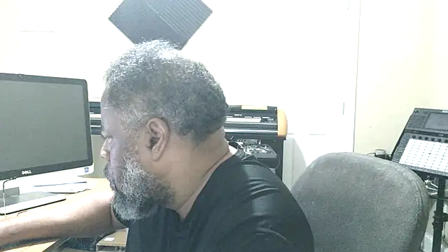 Snapshot of Cleozevo1961 chatting on May 20, 11:27 am Cleozevo1961 online show from May 20, 11:27 am