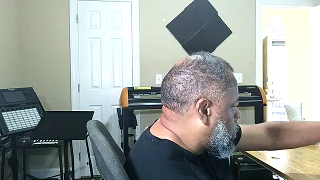 Snapshot of Cleozevo1961 chatting on June 15, 11:56 am Cleozevo1961 online show from June 15, 11:56 am