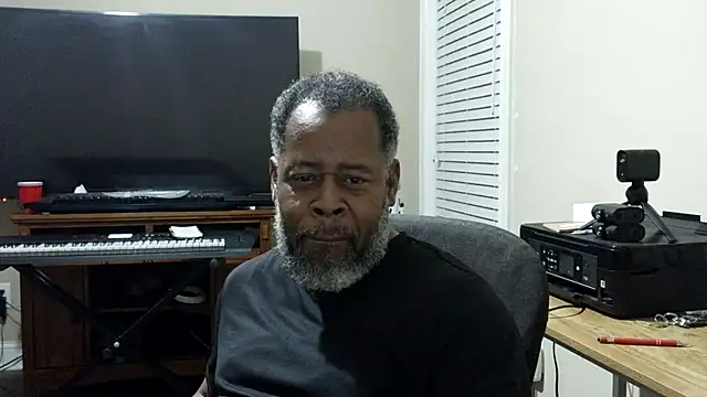 Cleozevo1961 online show from August 3, 1:37 am