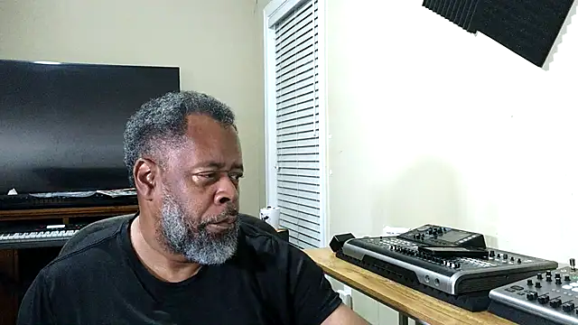 Cleozevo1961 online show from August 4, 1:53 am