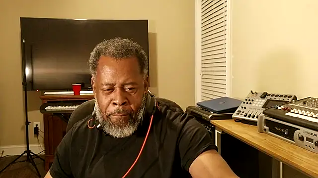 Cleozevo1961 online show from August 5, 2:03 am