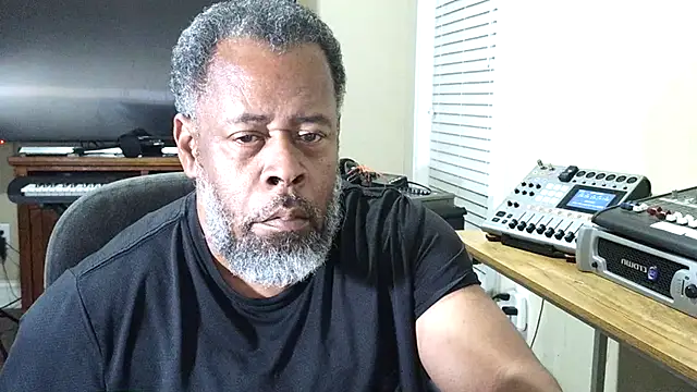 Cleozevo1961 online show from August 6, 3:08 am