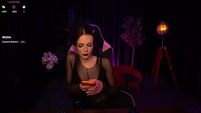 Snapshot of Wild_Alice_me chatting on June 3, 3:50 pm Wild Alice me online show from June 3, 3:50 pm