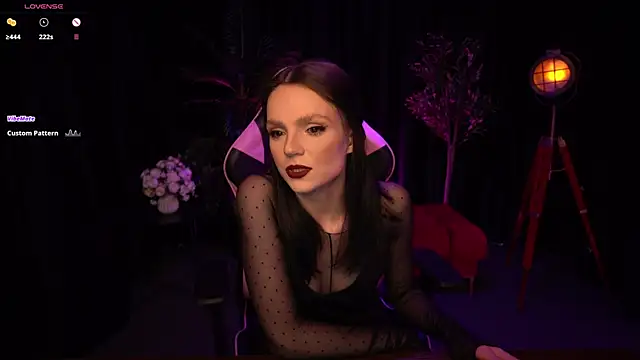 Snapshot of Wild_Alice_me chatting on June 7, 3:27 pm Wild Alice me online show from June 7, 3:27 pm
