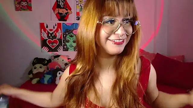 Snapshot of chloe_roxy chatting on May 17, 2:09 am chloe roxy online show from May 17, 2:09 am