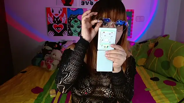 Snapshot of chloe_roxy chatting on June 9, 3:29 am chloe roxy online show from June 9, 3:29 am