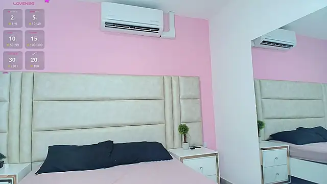 Snapshot of Liia_Collins chatting on June 12, 5:45 pm Liia Collins online show from June 12, 5:45 pm