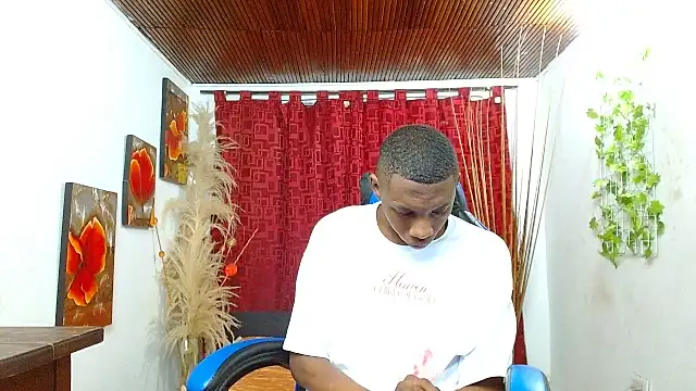 milo018 online show from March 4, 9:21 pm