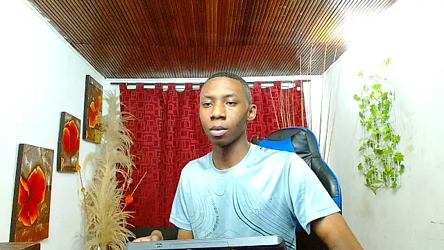 milo018 online show from March 6, 9:11 pm