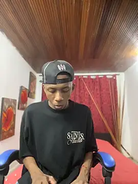 milo018 online show from June 19, 9:51 pm