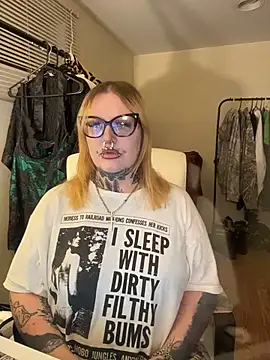 Snapshot of grindhouseho chatting on March 5, 4:41 am grindhouseho online show from March 5, 4:41 am