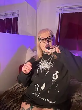 Snapshot of grindhouseho chatting on March 20, 2:05 am grindhouseho online show from March 20, 2:05 am