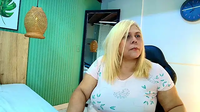 Snapshot of eva_colen50 chatting on March 20, 6:35 pm eva colen50 online show from March 20, 6:35 pm