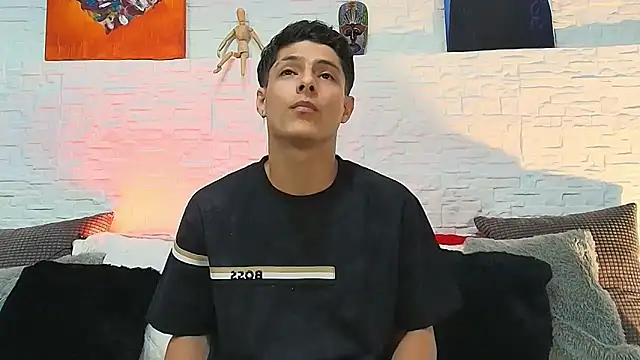 Snapshot of Eliassalvatore_ chatting on May 20, 7:20 pm Eliassalvatore online show from May 20, 7:20 pm