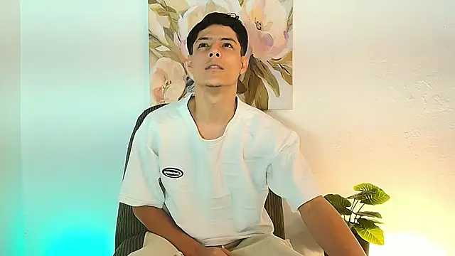 Snapshot of Eliassalvatore_ chatting on May 22, 2:12 pm Eliassalvatore online show from May 22, 2:12 pm