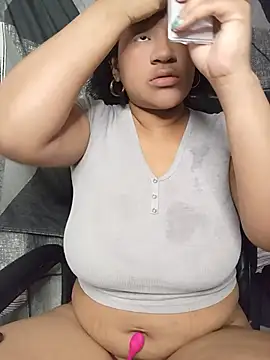 Snapshot of gigiblue89 chatting on June 24, 8:02 am gigiblue89 online show from June 24, 8:02 am