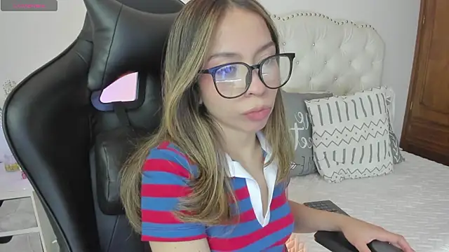 LuuluBerry online show from March 17, 7:28 pm