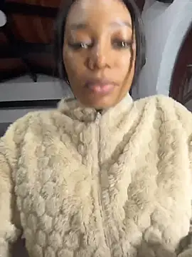 Snapshot of MiaDiamod chatting on June 5, 12:33 pm MiaDiamod online show from June 5, 12:33 pm