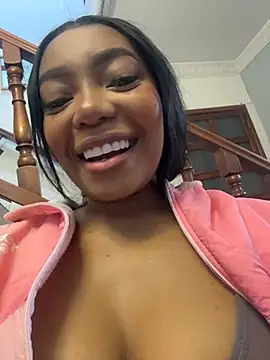 Snapshot of MiaDiamod chatting on June 9, 12:28 pm MiaDiamod online show from June 9, 12:28 pm