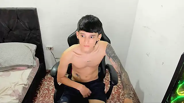 Snapshot of BOY-767 chatting on May 7, 9:31 pm BOY-767 online show from May 7, 9:31 pm