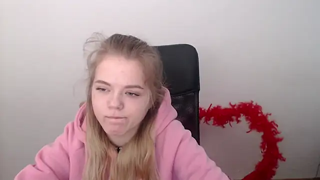 FoxiLana online show from February 19, 8:10 am