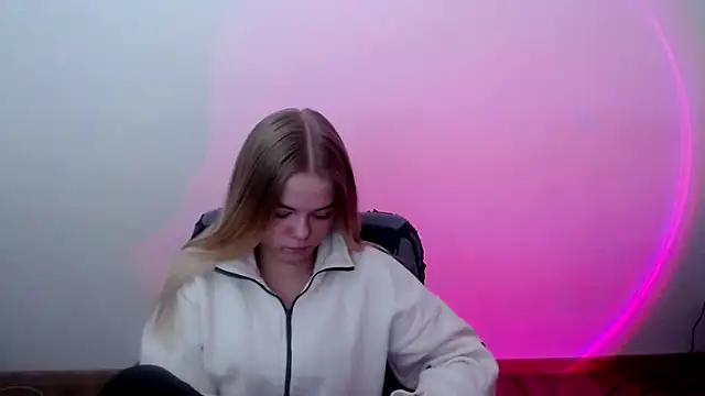 FoxiLana online show from March 6, 8:44 am