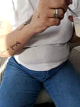 Emma12117 online show from March 12, 9:48 am