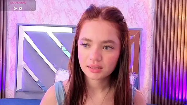 LittleeSara18 online show from June 12, 11:20 am
