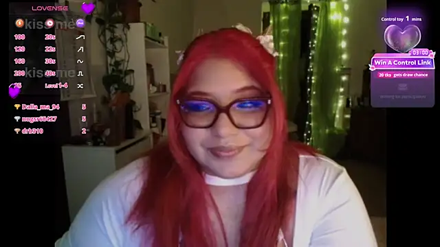 Snapshot of MagicCurves chatting on June 7, 9:40 pm MagicCurves online show from June 7, 9:40 pm